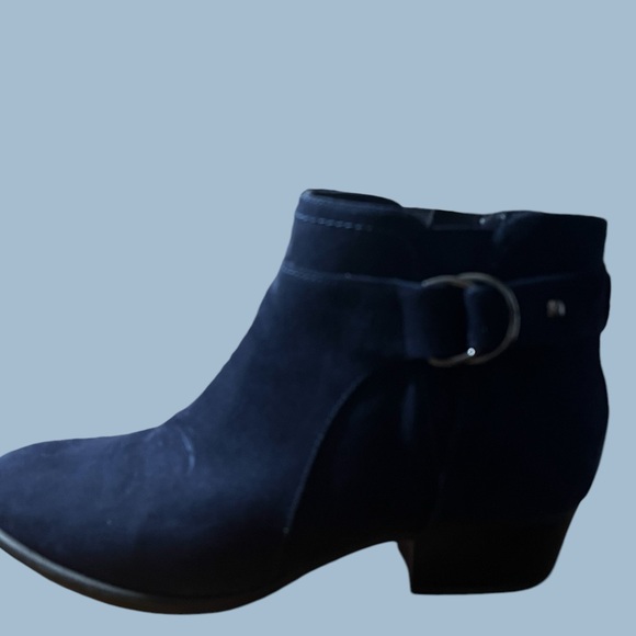 NIB Unisa Unpiera Side Zip Ankle bootie with silver buckle Navy - Picture 3 of 5